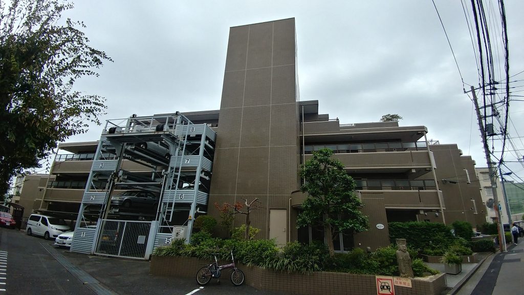 吉村行政書士事務所の入るカメリアガーデンの建物外観